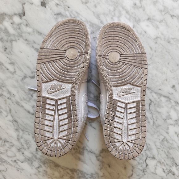 Air Jordan 1 Low tumbled and smooth leather - Picture 4 of 6